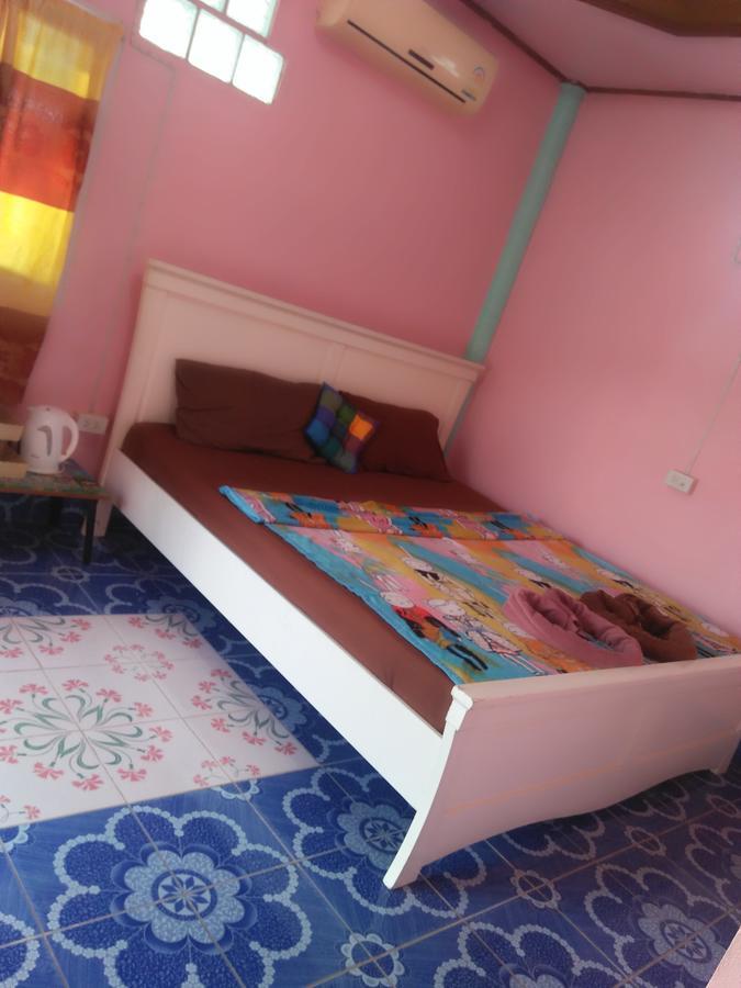 Lanta Danai Guesthouse เกาะลันตา ภายนอก รูปภาพ